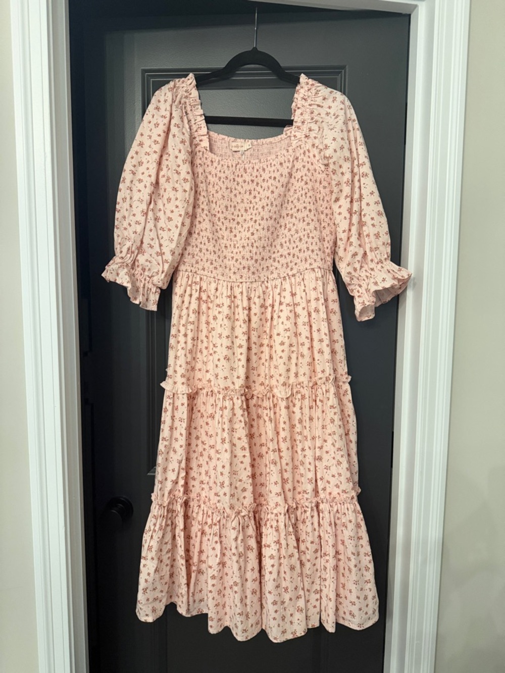 Ivy City Co “Madeline” dress- Smocked Floral Tiered Midi Dress in Blush Pink